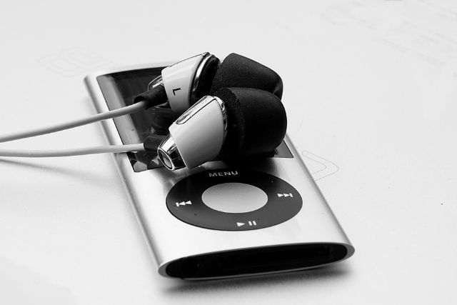 Kolko vazi mp3 prehravac. Aku ma hmotnost mp3. Mp3 hmotnost. Hmotnost mp3 prehrávača. MP3