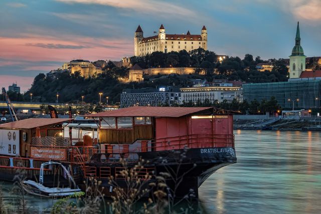 bratislava kam na vylet, vylet bratislava okolie, vylety do 100km od bratislavy, vylet vlakom z bratislavy